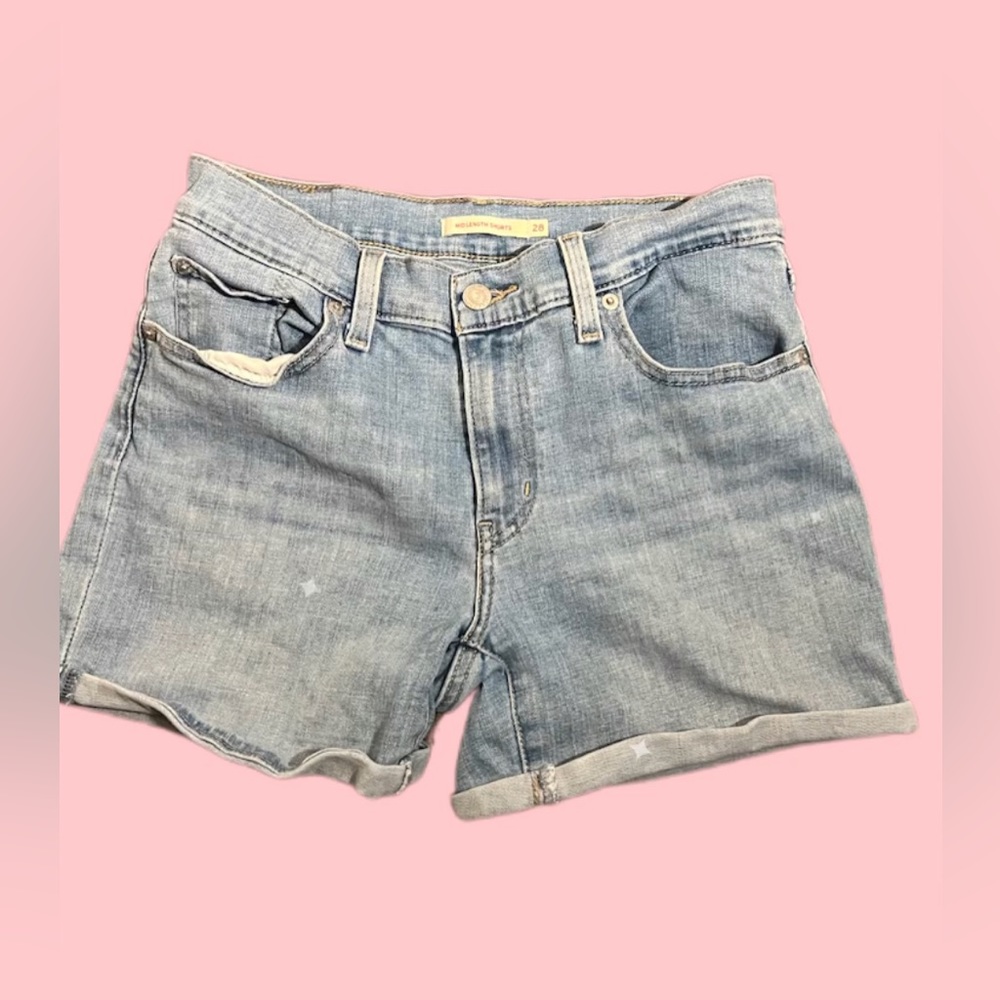 Women’s Levi Mid Length Shorts Size 28